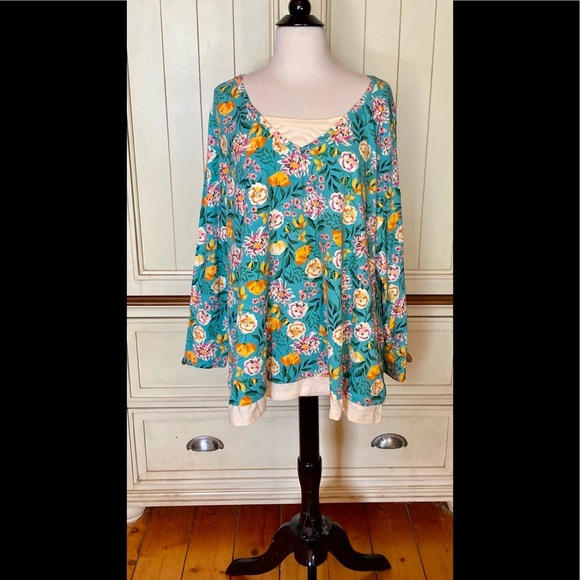 💥Isaac Mizrahi Live! stretchy floral faux layered top💥NWOT - Picture 1 of 8